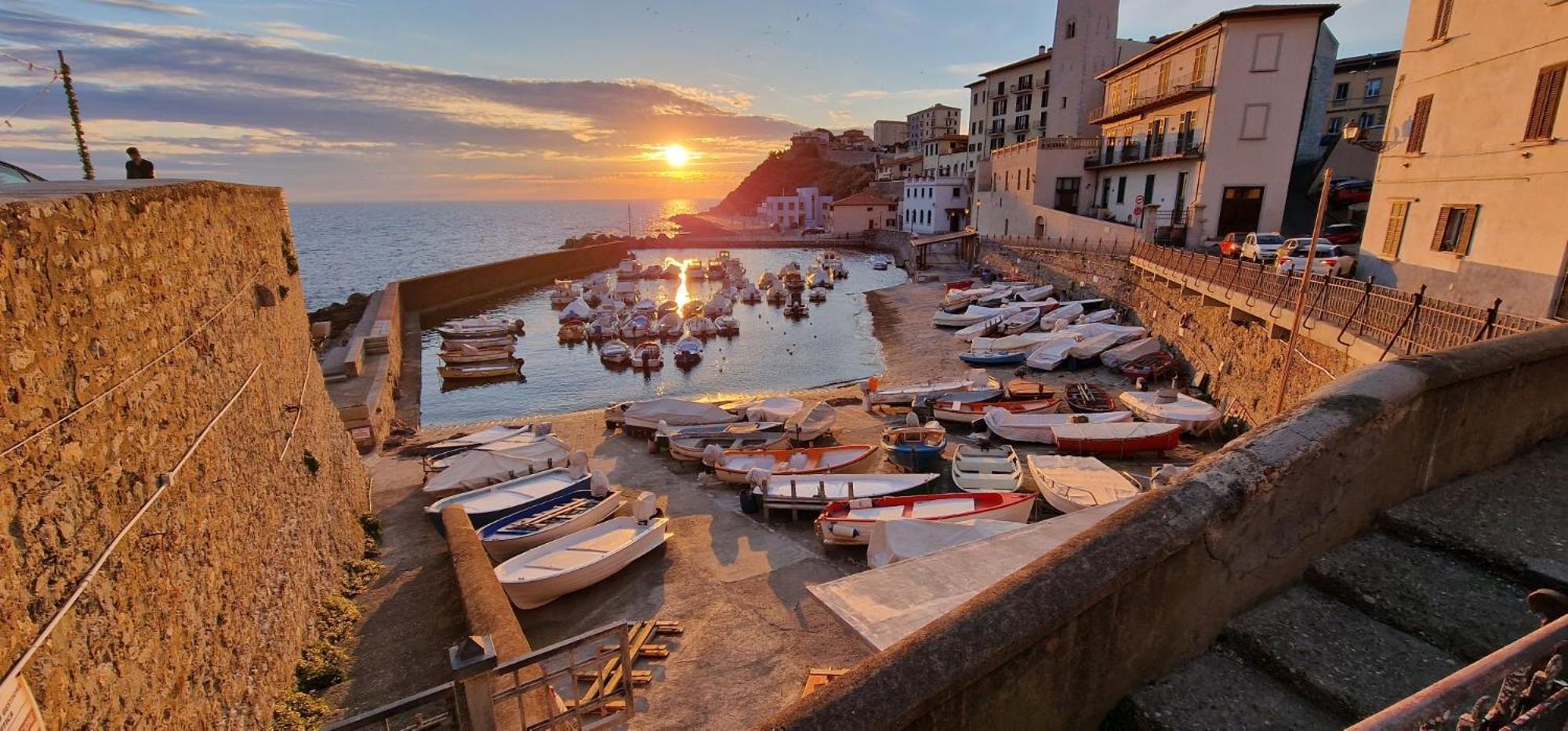 Casa Ilanfra - Appartamenti Gabbiano, Farfalla E Stella Marina Piombino Kültér fotó